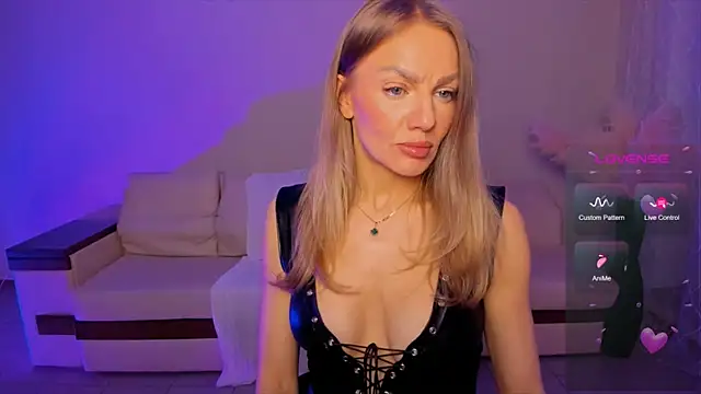 Snapshot of Oliva_Candy chatting on 04/24/26, 09:06 Oliva Candy online show from 04/24/26, 09:06