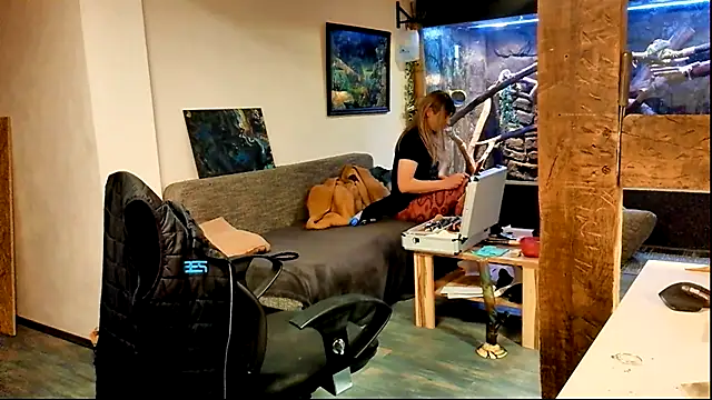 Snapshot of DYasmin69 chatting on 10/09/25, 06:39 DYasmin69 online show from 10/09/25, 06:39