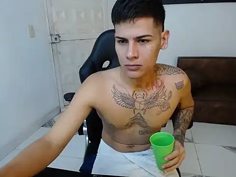 Snapshot of Clyde019 chatting on 12/22/24, 10:17 Clyde019 online show from 12/22/24, 10:17