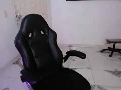 Snapshot of Clyde019 chatting on 12/27/24, 09:06 Clyde019 online show from 12/27/24, 09:06