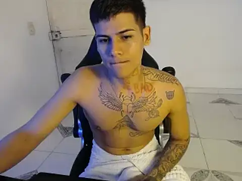 Snapshot of Clyde019 chatting on 01/03/25, 03:44 Clyde019 online show from 01/03/25, 03:44