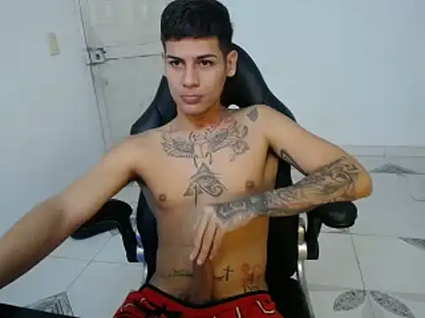 Snapshot of Clyde019 chatting on 01/06/25, 04:23 Clyde019 online show from 01/06/25, 04:23