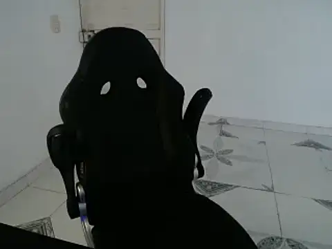 Snapshot of Clyde019 chatting on 01/08/25, 06:20 Clyde019 online show from 01/08/25, 06:20