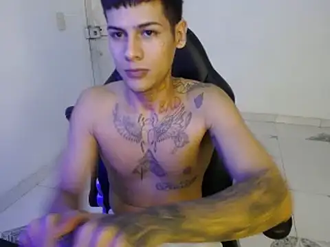 Snapshot of Clyde019 chatting on 01/12/25, 01:53 Clyde019 online show from 01/12/25, 01:53