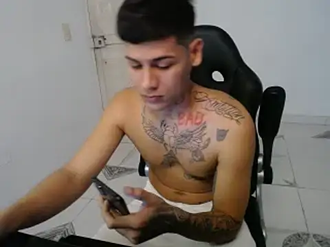 Snapshot of Clyde019 chatting on 01/18/25, 09:02 Clyde019 online show from 01/18/25, 09:02