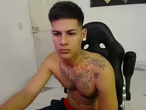 Snapshot of Clyde019 chatting on 01/19/25, 04:57 Clyde019 online show from 01/19/25, 04:57