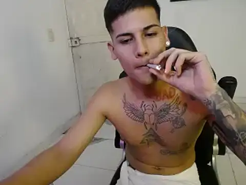 Snapshot of Clyde019 chatting on 01/20/25, 12:57 Clyde019 online show from 01/20/25, 12:57