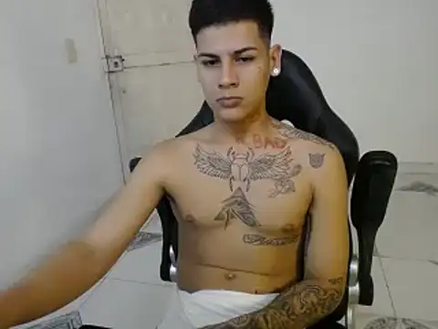 Snapshot of Clyde019 chatting on 01/21/25, 04:10 Clyde019 online show from 01/21/25, 04:10