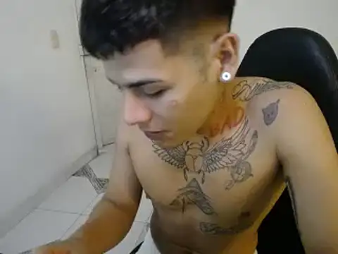 Snapshot of Clyde019 chatting on 01/21/25, 07:15 Clyde019 online show from 01/21/25, 07:15