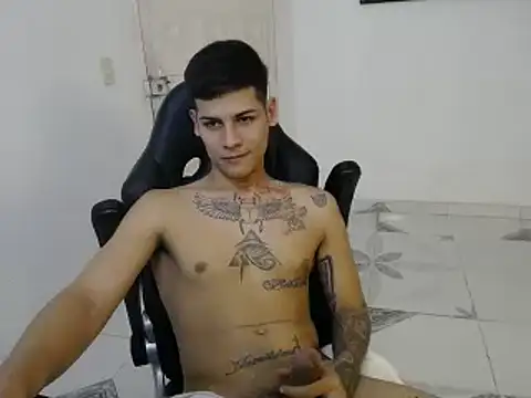 Snapshot of Clyde019 chatting on 01/28/25, 09:40 Clyde019 online show from 01/28/25, 09:40