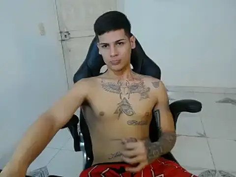 Snapshot of Clyde019 chatting on 01/29/25, 04:30 Clyde019 online show from 01/29/25, 04:30