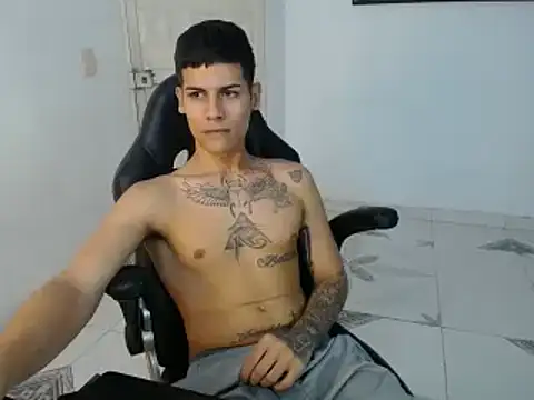 Snapshot of Clyde019 chatting on 02/03/25, 08:13 Clyde019 online show from 02/03/25, 08:13