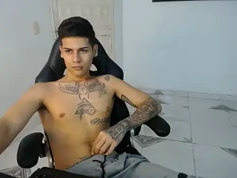 Snapshot of Clyde019 chatting on 02/04/25, 05:34 Clyde019 online show from 02/04/25, 05:34