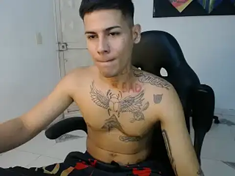 Snapshot of Clyde019 chatting on 02/07/25, 09:04 Clyde019 online show from 02/07/25, 09:04