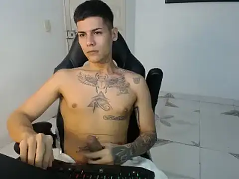 Snapshot of Clyde019 chatting on 02/11/25, 09:25 Clyde019 online show from 02/11/25, 09:25