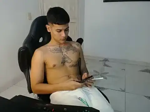 Snapshot of Clyde019 chatting on 02/12/25, 12:27 Clyde019 online show from 02/12/25, 12:27