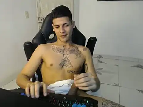 Snapshot of Clyde019 chatting on 02/14/25, 02:07 Clyde019 online show from 02/14/25, 02:07