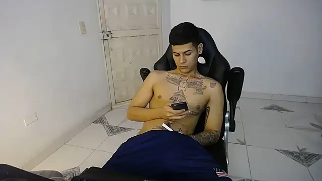 Snapshot of Clyde019 chatting on 02/20/25, 08:03 Clyde019 online show from 02/20/25, 08:03