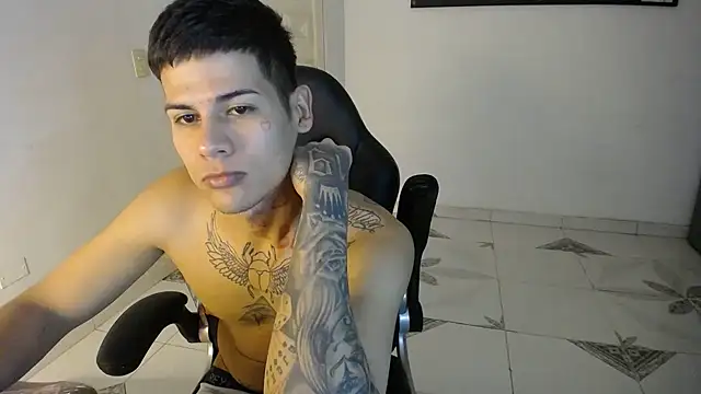 Snapshot of Clyde019 chatting on 02/22/25, 01:55 Clyde019 online show from 02/22/25, 01:55