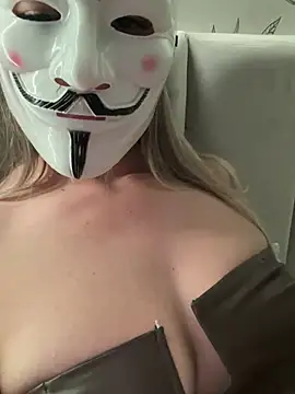 Snapshot of blondesexy23 chatting on 12/25/24, 10:48 blondesexy23 online show from 12/25/24, 10:48