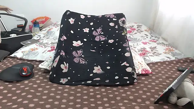 Snapshot of Girlhornyx chatting on 12/15/25, 07:29 Girlhornyx online show from 12/15/25, 07:29