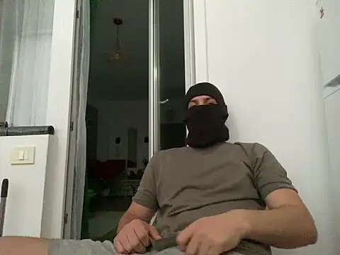 Snapshot of couplehot992 chatting on 12/24/24, 12:44 couplehot992 online show from 12/24/24, 12:44