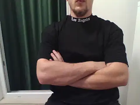 Snapshot of couplehot992 chatting on 01/05/25, 06:02 couplehot992 online show from 01/05/25, 06:02