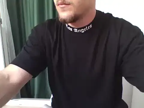 Snapshot of couplehot992 chatting on 03/15/25, 01:18 couplehot992 online show from 03/15/25, 01:18