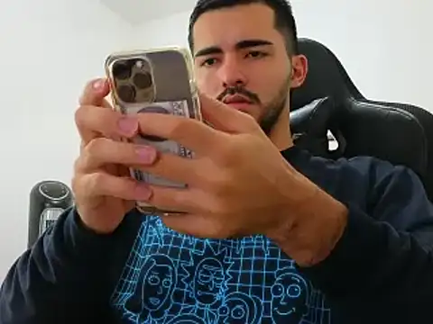 Snapshot of Massimoo_07 chatting on 12/23/24, 05:22 Massimoo 07 online show from 12/23/24, 05:22