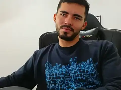 Snapshot of Massimoo_07 chatting on 12/23/24, 08:25 Massimoo 07 online show from 12/23/24, 08:25