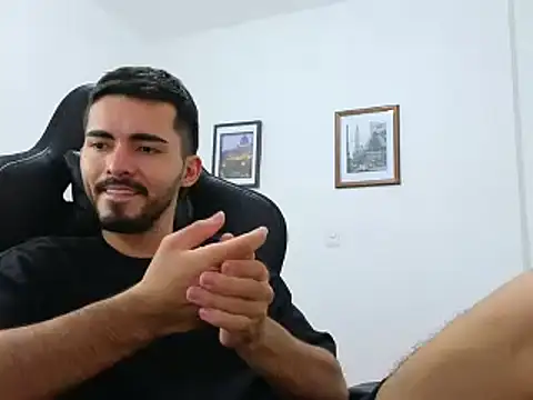 Snapshot of Massimoo_07 chatting on 12/24/24, 08:16 Massimoo 07 online show from 12/24/24, 08:16