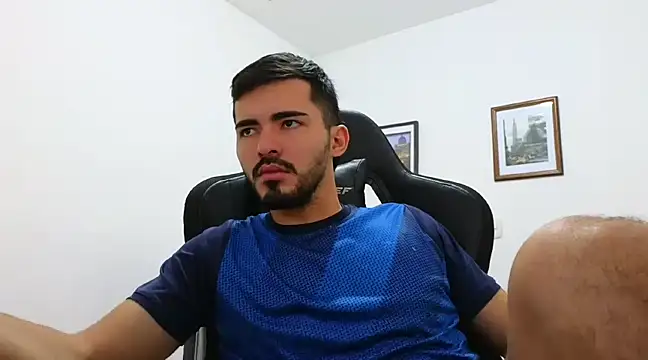 Snapshot of Massimoo_07 chatting on 12/26/24, 06:43 Massimoo 07 online show from 12/26/24, 06:43