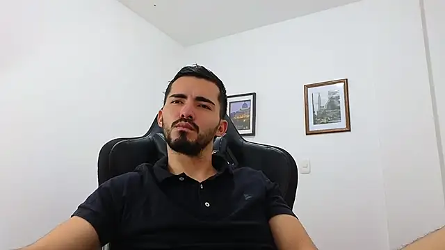 Snapshot of Massimoo_07 chatting on 12/27/24, 07:24 Massimoo 07 online show from 12/27/24, 07:24