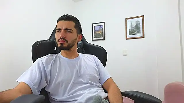 Snapshot of Massimoo_07 chatting on 12/28/24, 09:51 Massimoo 07 online show from 12/28/24, 09:51