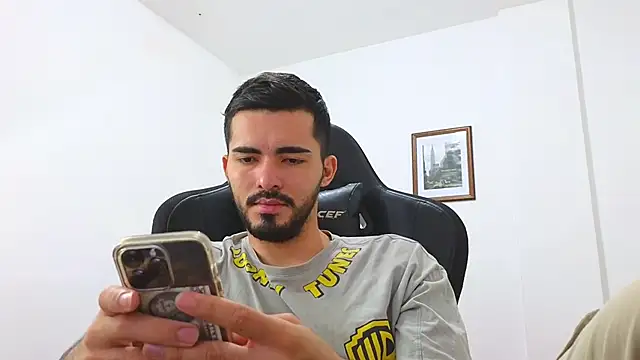 Snapshot of Massimoo_07 chatting on 12/29/24, 08:04 Massimoo 07 online show from 12/29/24, 08:04