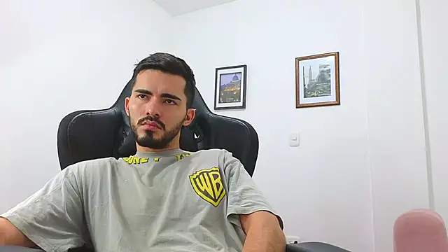 Snapshot of Massimoo_07 chatting on 12/29/24, 11:08 Massimoo 07 online show from 12/29/24, 11:08