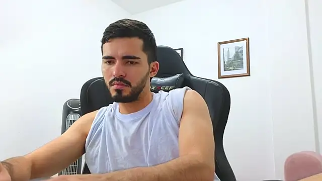 Snapshot of Massimoo_07 chatting on 12/31/24, 02:29 Massimoo 07 online show from 12/31/24, 02:29