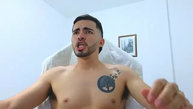 Snapshot of Massimoo_07 chatting on 12/31/24, 10:12 Massimoo 07 online show from 12/31/24, 10:12