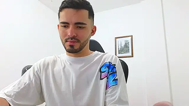 Snapshot of Massimoo_07 chatting on 01/01/25, 10:35 Massimoo 07 online show from 01/01/25, 10:35