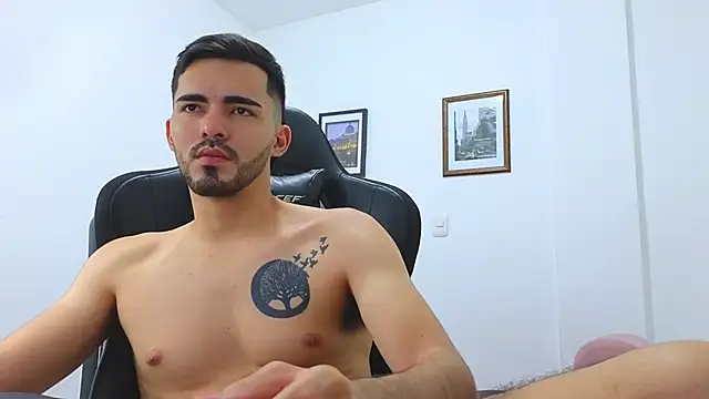 Snapshot of Massimoo_07 chatting on 01/02/25, 01:38 Massimoo 07 online show from 01/02/25, 01:38