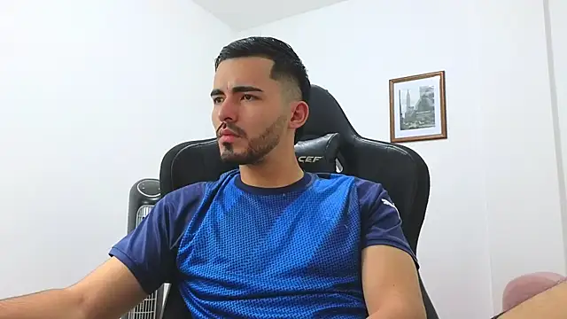 Snapshot of Massimoo_07 chatting on 01/02/25, 10:33 Massimoo 07 online show from 01/02/25, 10:33