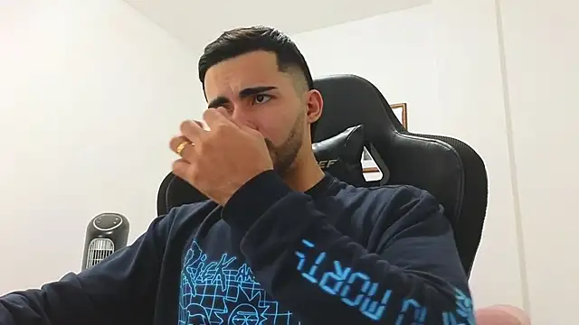 Snapshot of Massimoo_07 chatting on 01/03/25, 10:51 Massimoo 07 online show from 01/03/25, 10:51