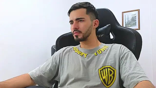 Snapshot of Massimoo_07 chatting on 01/08/25, 11:41 Massimoo 07 online show from 01/08/25, 11:41