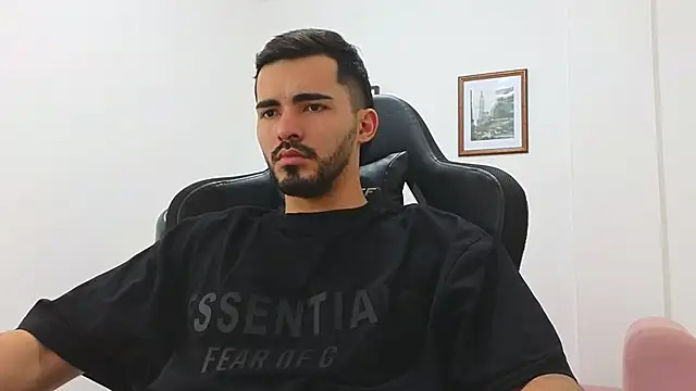 Snapshot of Massimoo_07 chatting on 01/09/25, 08:22 Massimoo 07 online show from 01/09/25, 08:22