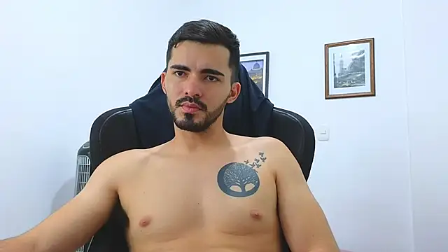 Snapshot of Massimoo_07 chatting on 01/11/25, 12:12 Massimoo 07 online show from 01/11/25, 12:12