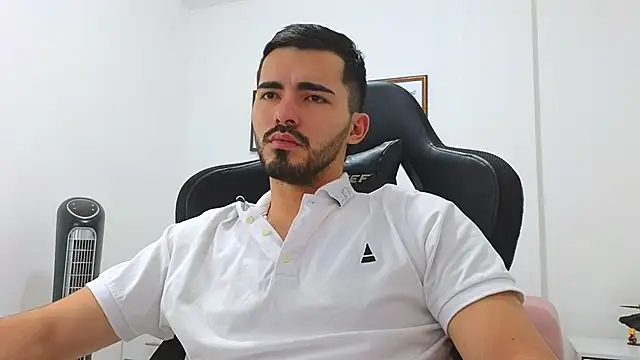 Snapshot of Massimoo_07 chatting on 01/11/25, 08:10 Massimoo 07 online show from 01/11/25, 08:10