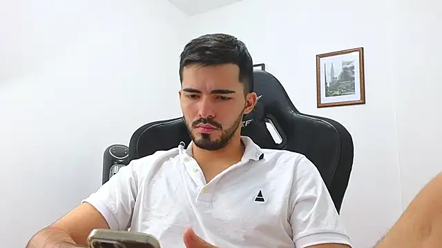 Snapshot of Massimoo_07 chatting on 01/11/25, 11:24 Massimoo 07 online show from 01/11/25, 11:24