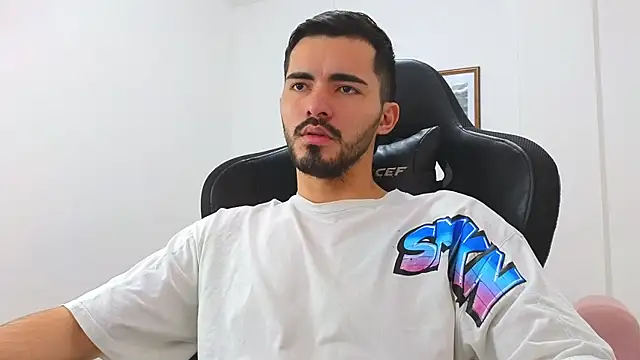 Snapshot of Massimoo_07 chatting on 01/13/25, 07:10 Massimoo 07 online show from 01/13/25, 07:10