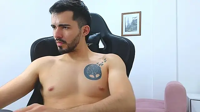 Snapshot of Massimoo_07 chatting on 01/13/25, 10:13 Massimoo 07 online show from 01/13/25, 10:13