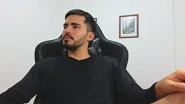 Snapshot of Massimoo_07 chatting on 01/14/25, 10:12 Massimoo 07 online show from 01/14/25, 10:12